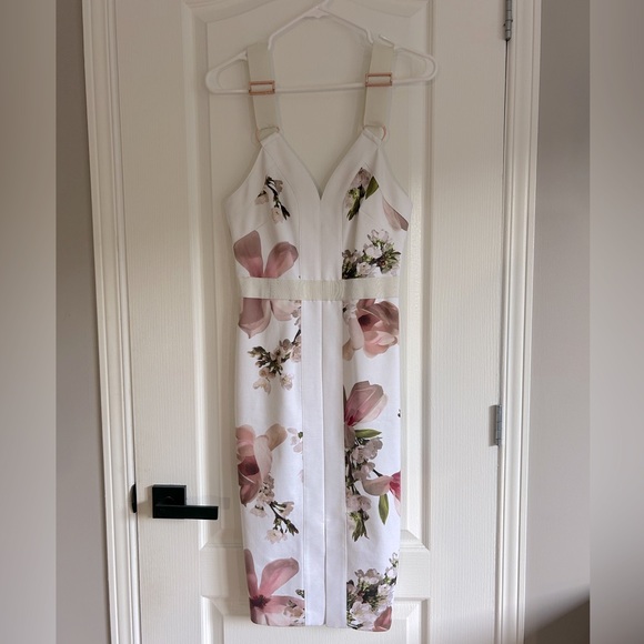 Ted Baker | Floral fitted white dress | Size 1 - Picture 4 of 11